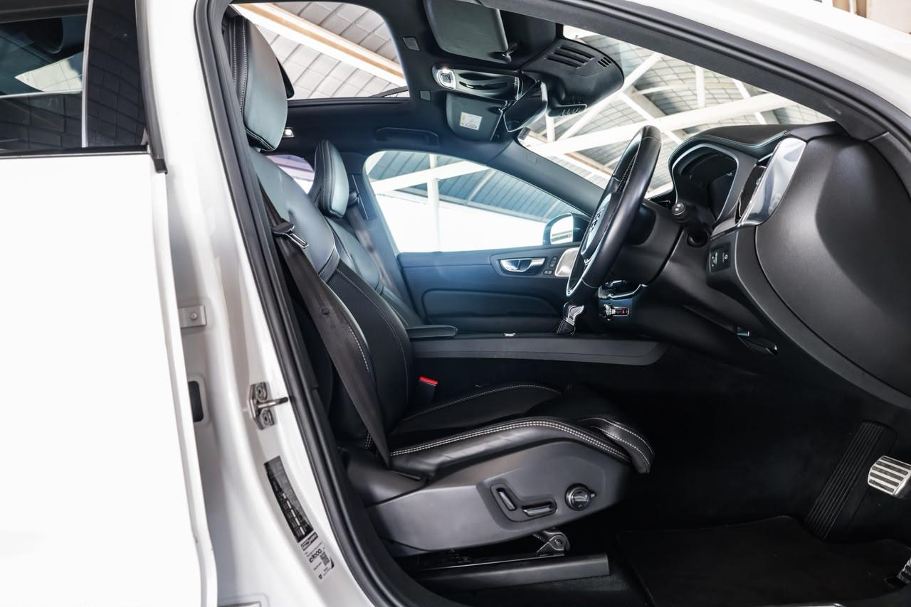 Volvo XC60 D4 AWD R-Design BYD Menlyn
