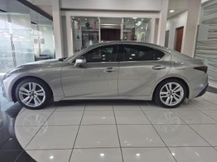 2021 Lexus IS 300h SE for sale
