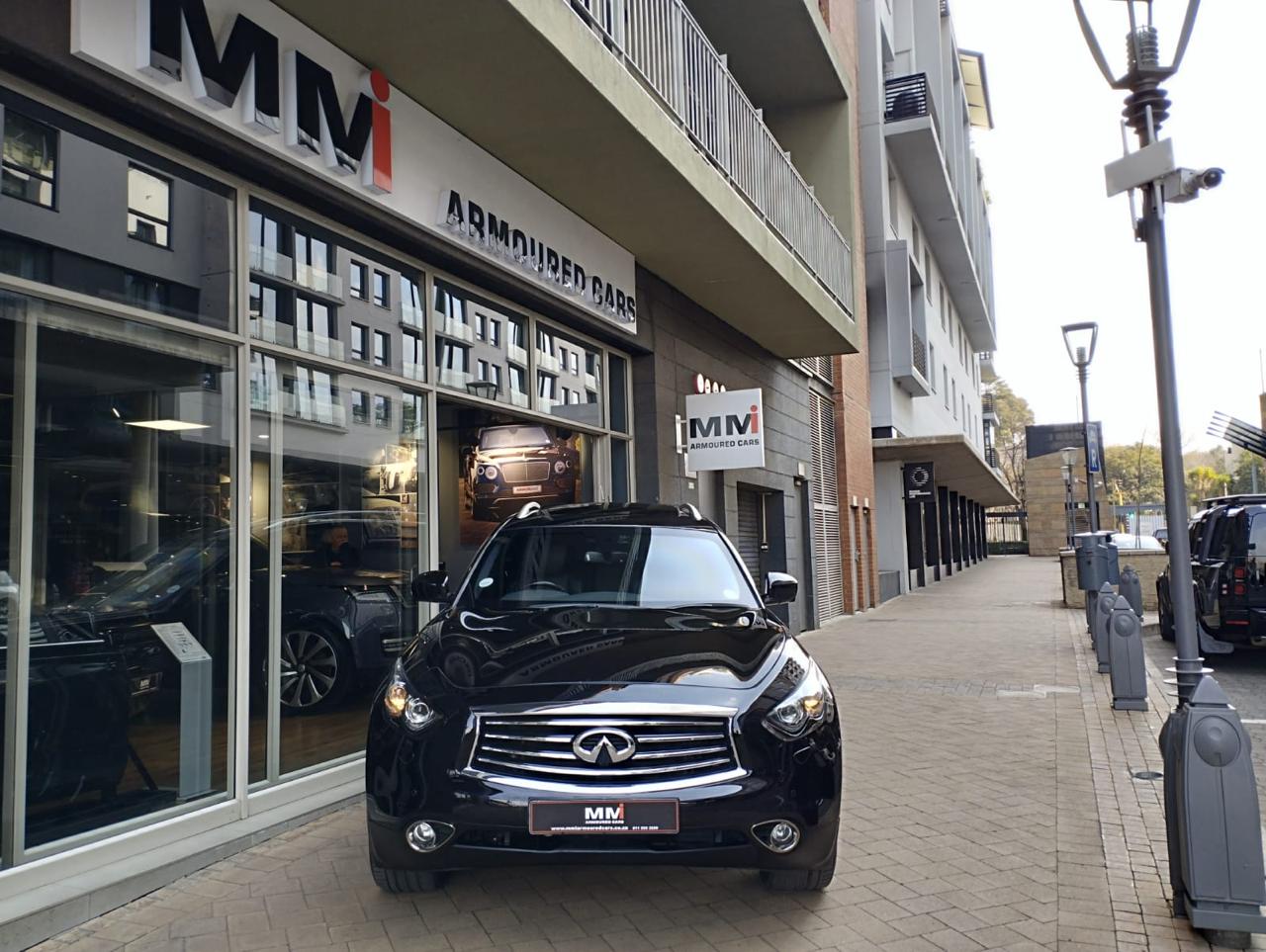 2016 Infiniti QX70 5.0 S Premium image 2