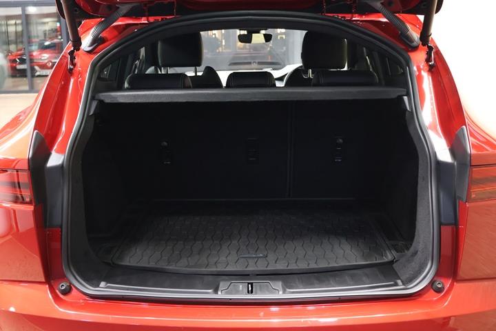 Jaguar E-Pace D180 AWD R-Dynamic SE The SMG Collection