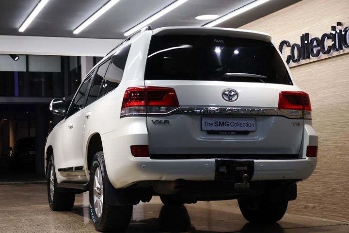 Toyota Land Cruiser 200 4.5D-4D V8 VX-R The SMG Collection