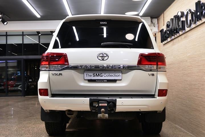 Toyota Land Cruiser 200 4.5D-4D V8 VX-R The SMG Collection