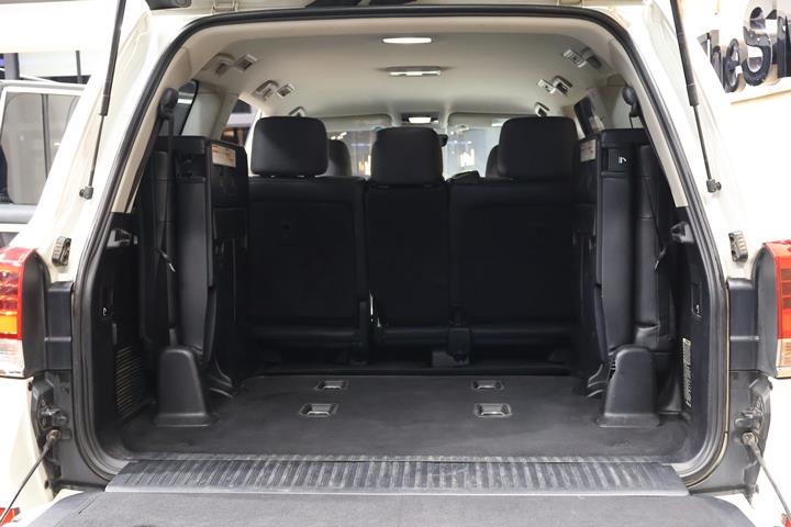 Toyota Land Cruiser 200 4.5D-4D V8 VX-R The SMG Collection