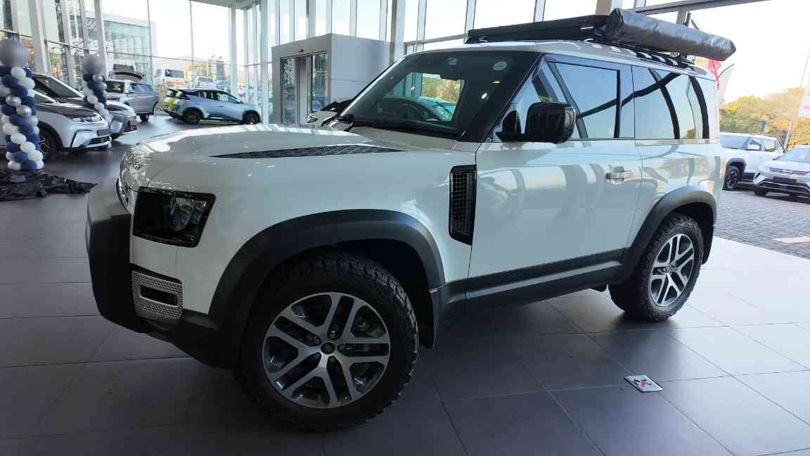 2022 Land Rover Defender 90 P300 S