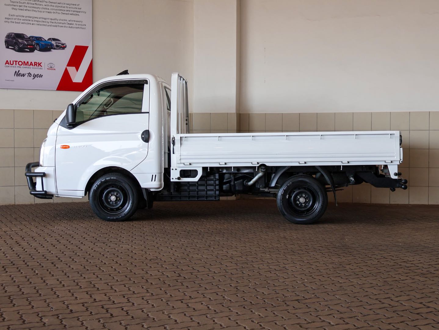 Hyundai H-100 Bakkie 2.6D Deck (Aircon) Bidvest McCarthy Toyota Ballito