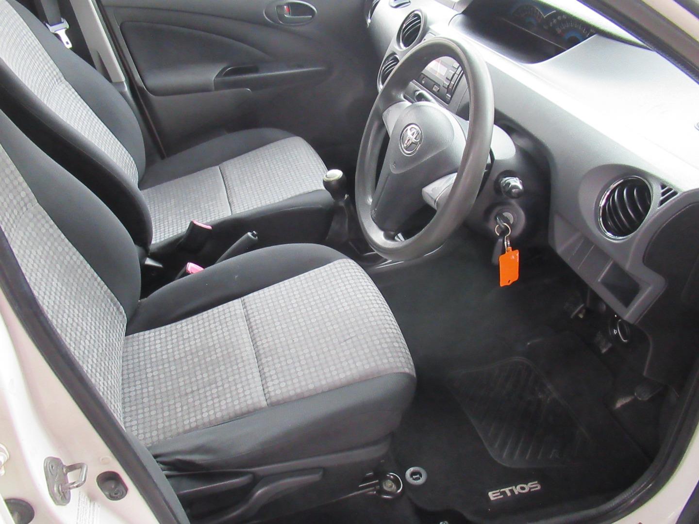 Toyota Etios Hatch 1.5 Xs Faiz Motors CC