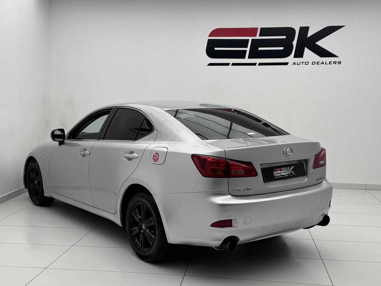 Lexus IS 250 Auto EBK Diagonal Street