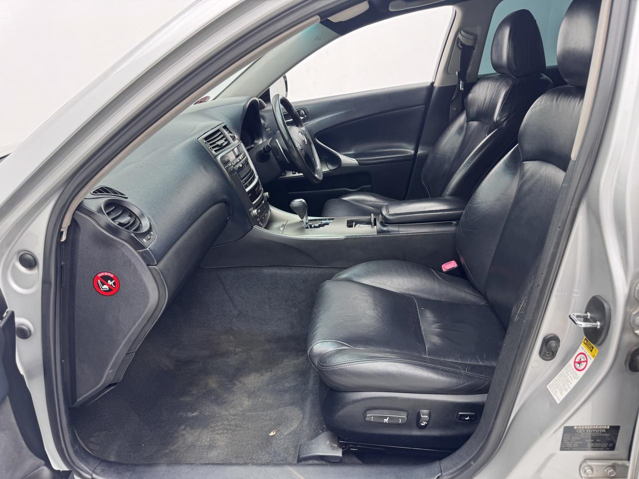 Lexus IS 250 Auto EBK Diagonal Street