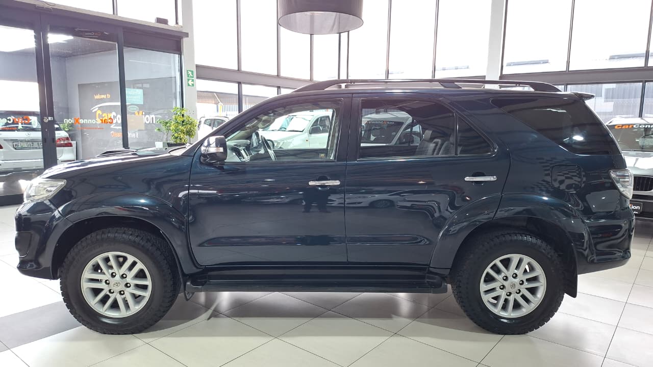 Toyota Fortuner 3.0D-4D 4x4 auto Car Connexion