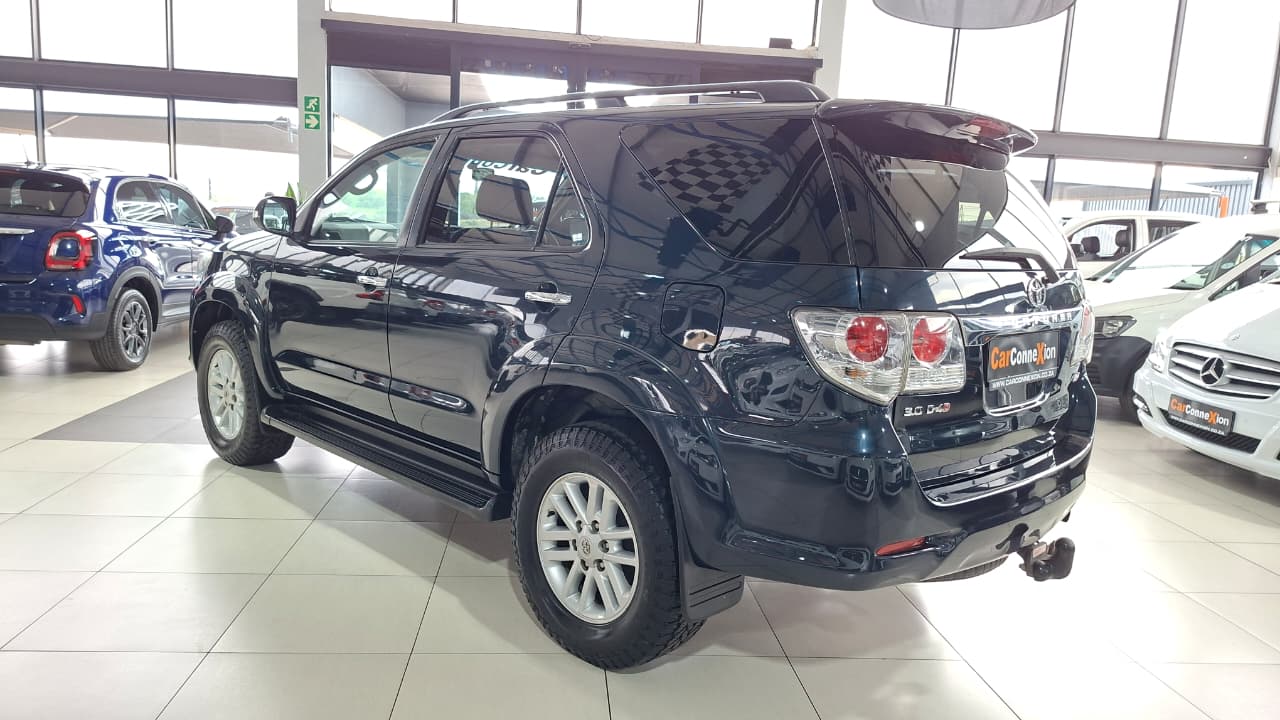 Toyota Fortuner 3.0D-4D 4x4 auto Car Connexion