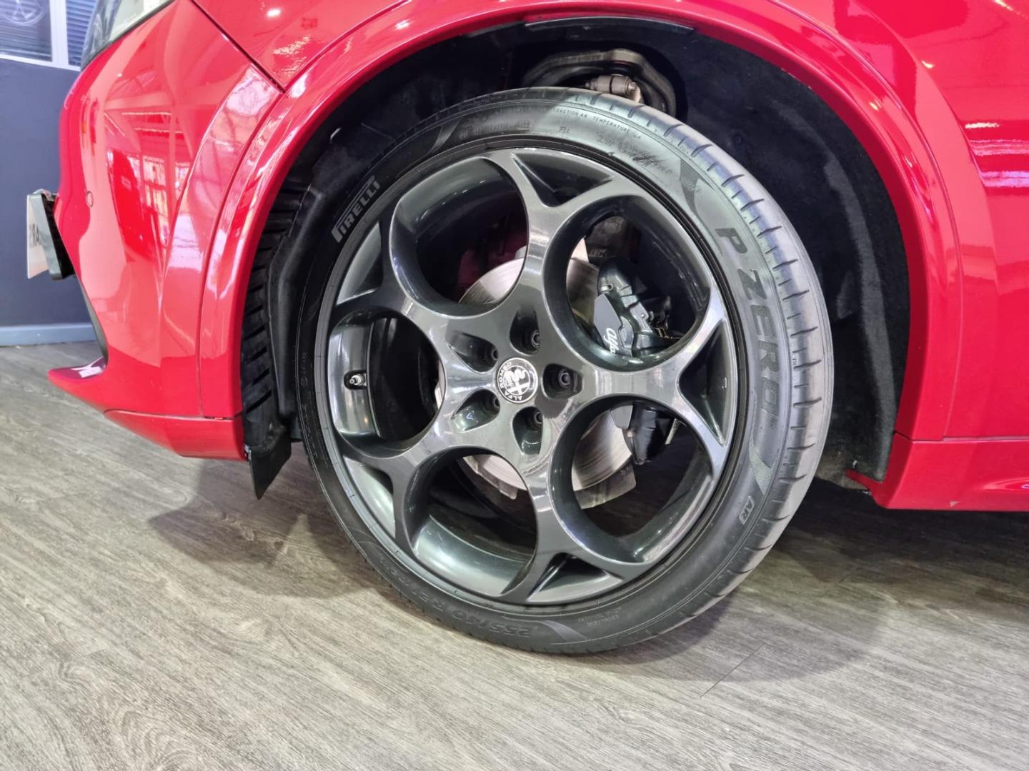 Alfa Romeo Stelvio 2.0T Veloce Q4 Arnold Chatz Cars