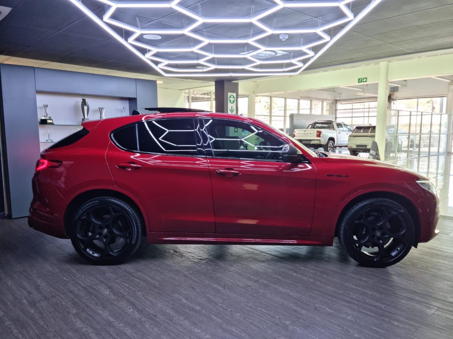 Alfa Romeo Stelvio 2.0T Veloce Q4 Arnold Chatz Cars