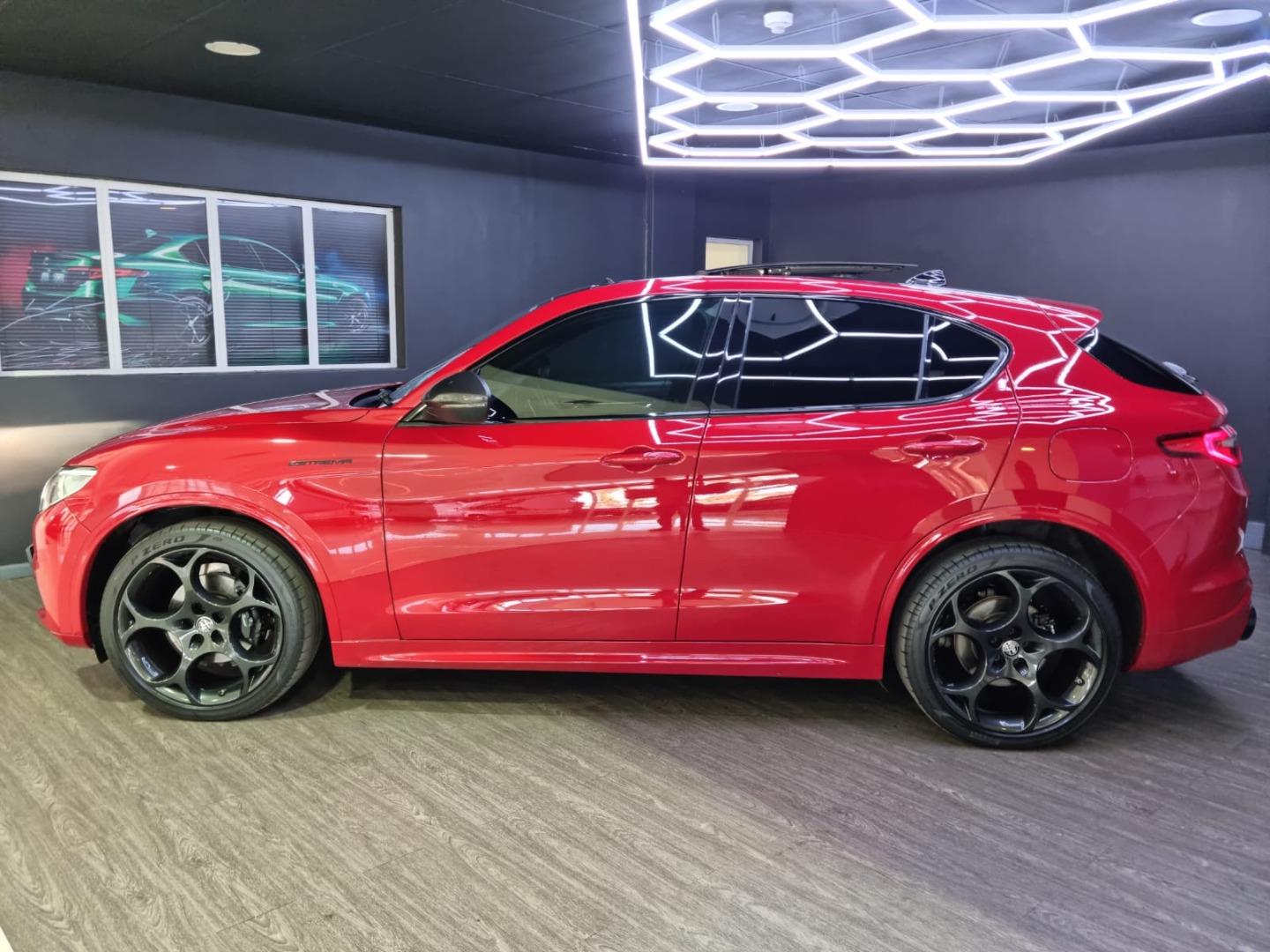 Alfa Romeo Stelvio 2.0T Veloce Q4 Arnold Chatz Cars