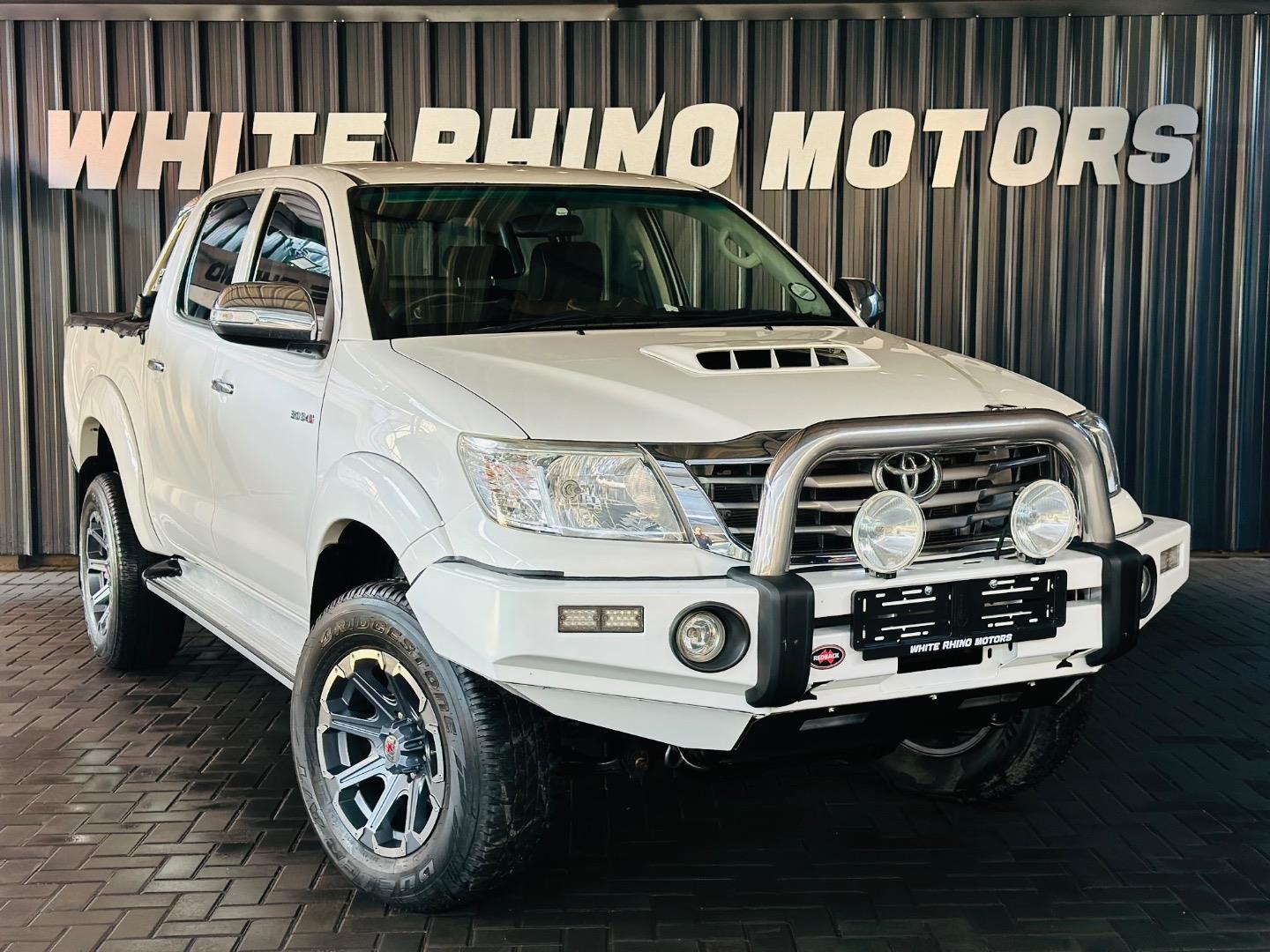 Toyota Hilux 3.0D-4D double cab 4x4 Raider White Rhino Motors