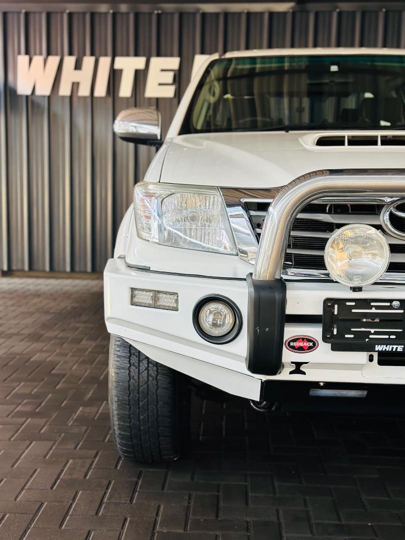 Toyota Hilux 3.0D-4D double cab 4x4 Raider White Rhino Motors