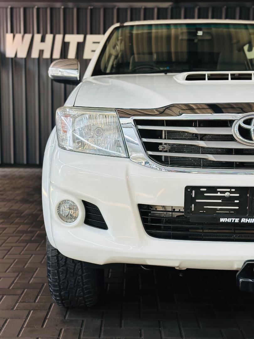 Toyota Hilux 3.0D-4D double cab 4x4 Raider White Rhino Motors