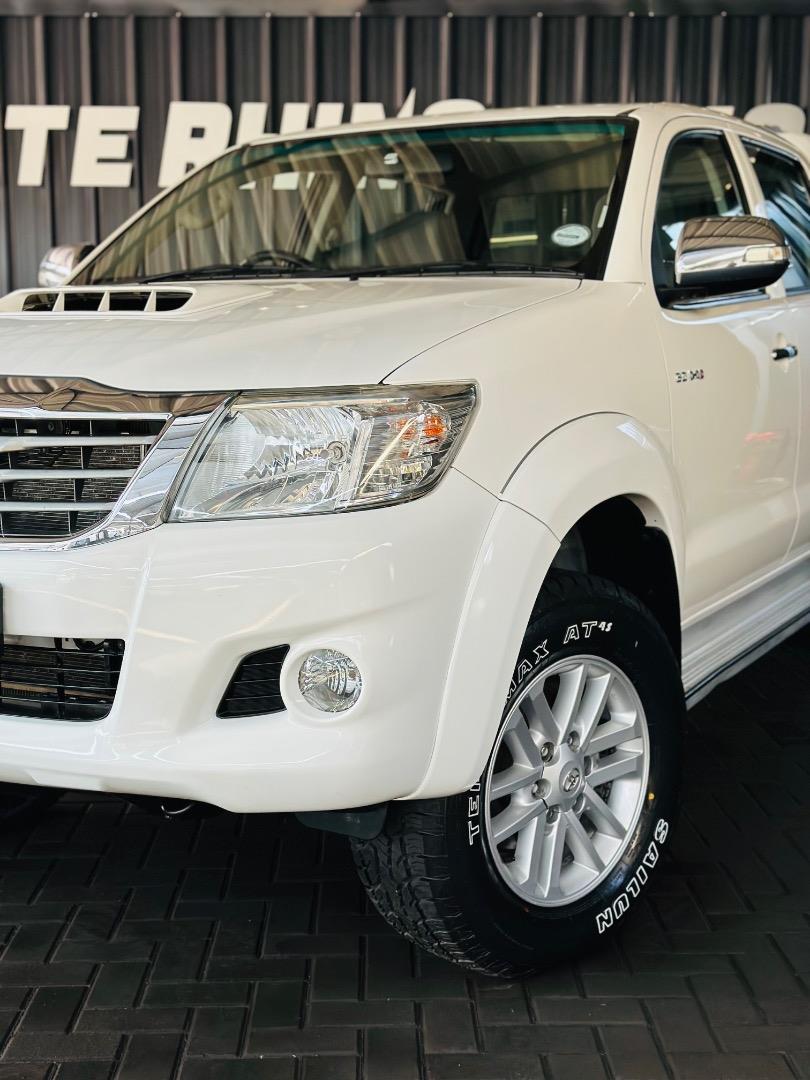 Toyota Hilux 3.0D-4D double cab 4x4 Raider White Rhino Motors