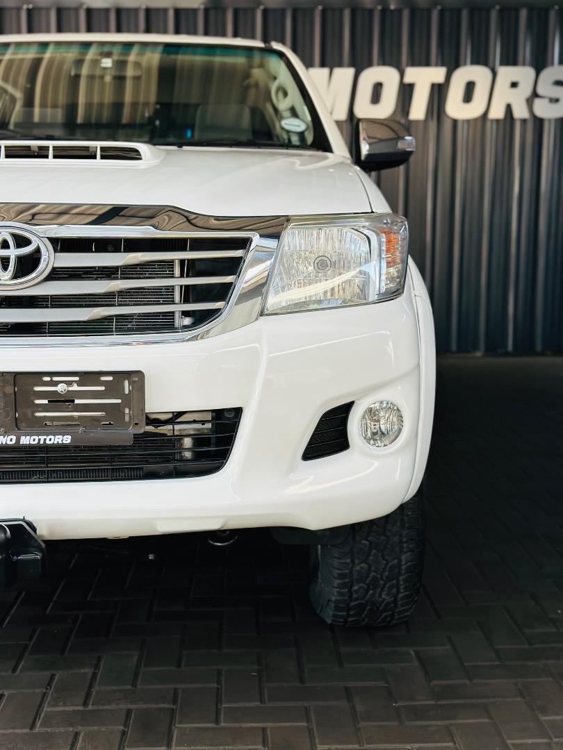 Toyota Hilux 3.0D-4D double cab 4x4 Raider White Rhino Motors