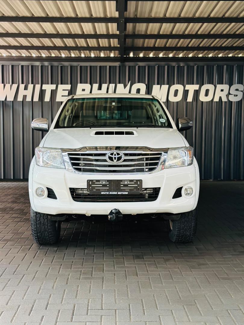 Toyota Hilux 3.0D-4D double cab 4x4 Raider White Rhino Motors