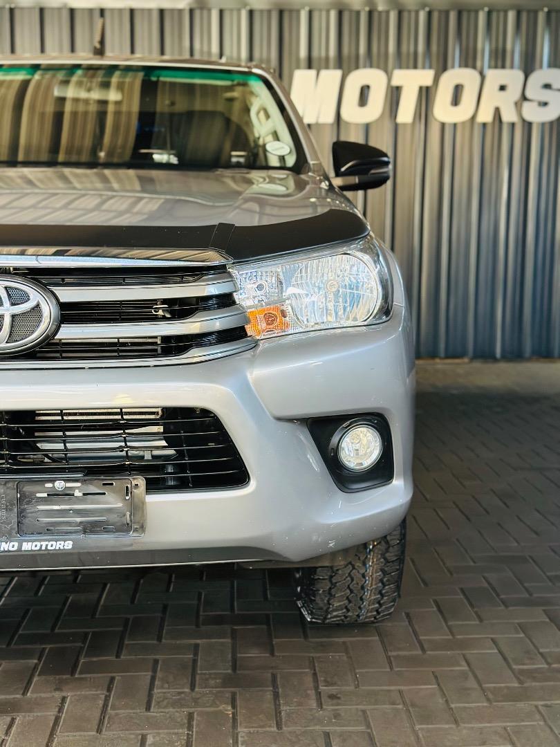 Toyota Hilux 2.4GD-6 Double Cab SRX White Rhino Motors