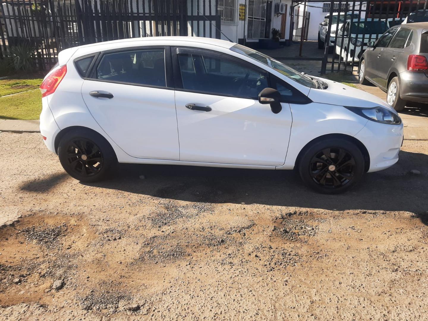 2012 Ford Fiesta 5-Door 1.6 S