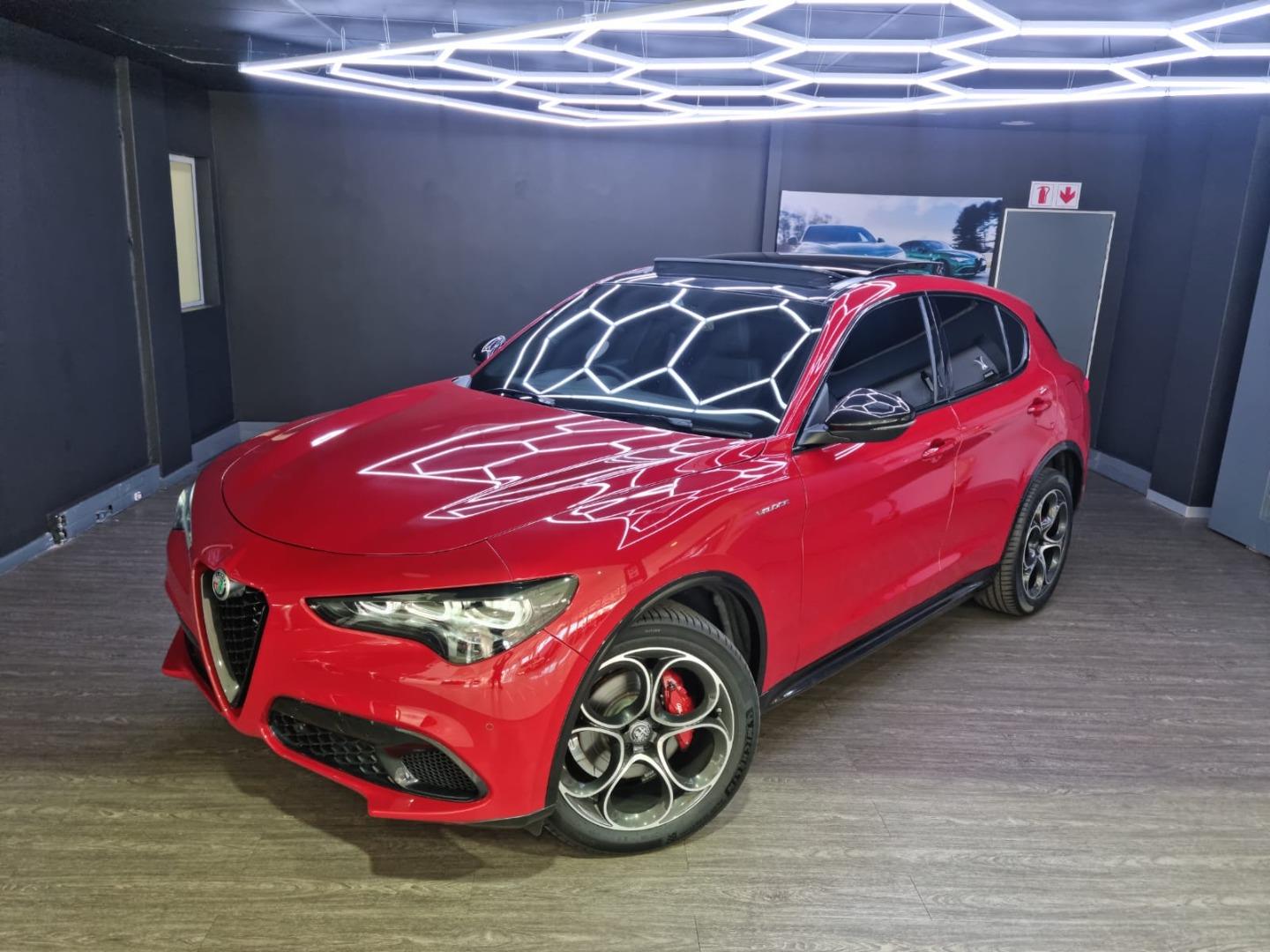 Alfa Romeo Stelvio 2.0T Veloce Q4 Arnold Chatz Cars