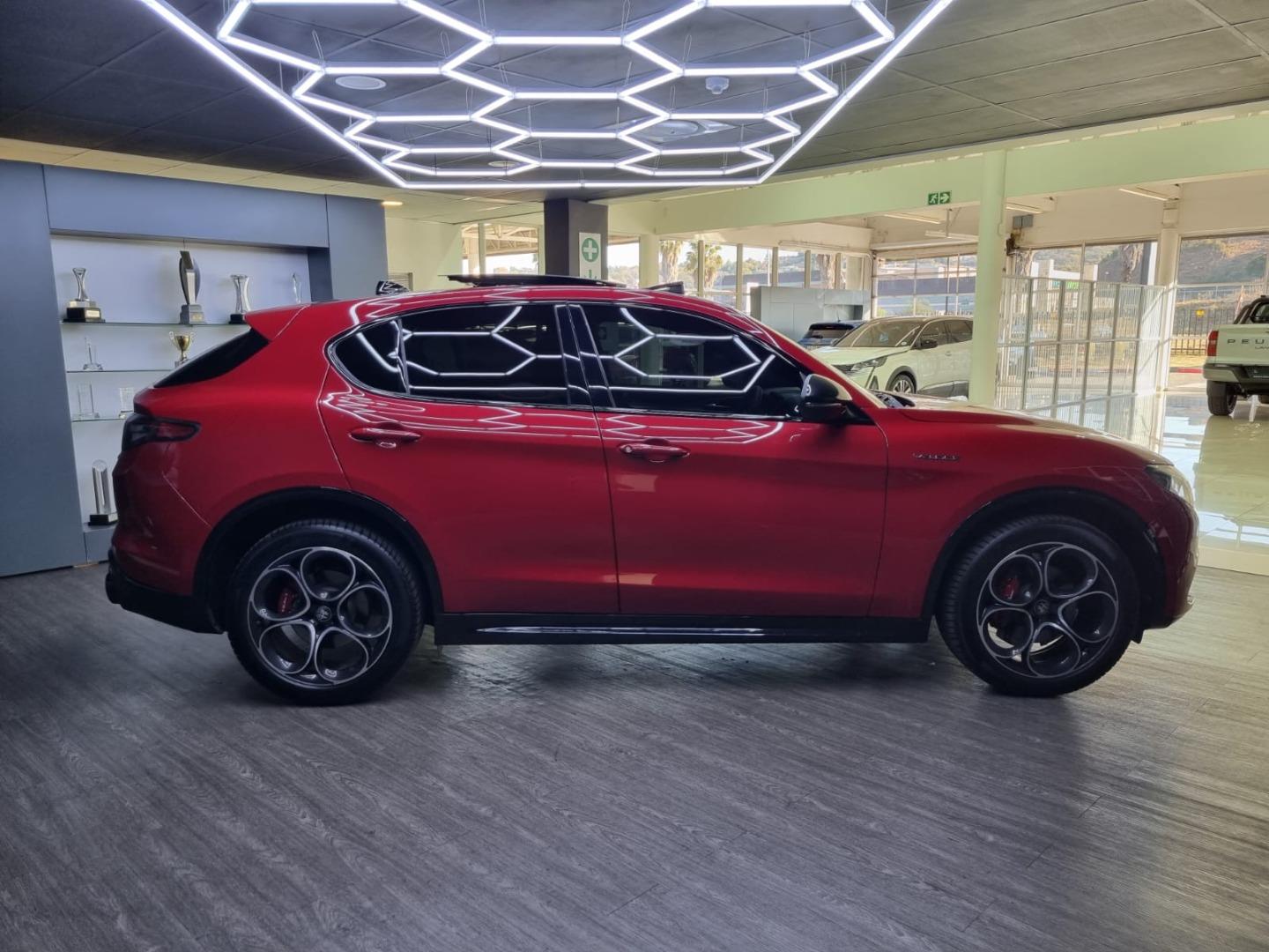 Alfa Romeo Stelvio 2.0T Veloce Q4 Arnold Chatz Cars