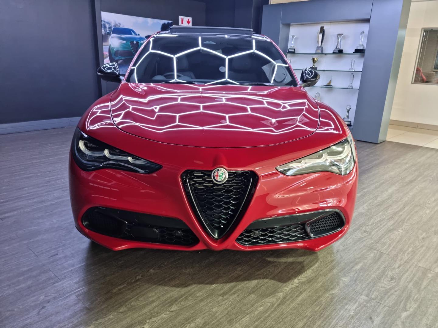 Alfa Romeo Stelvio 2.0T Veloce Q4 Arnold Chatz Cars