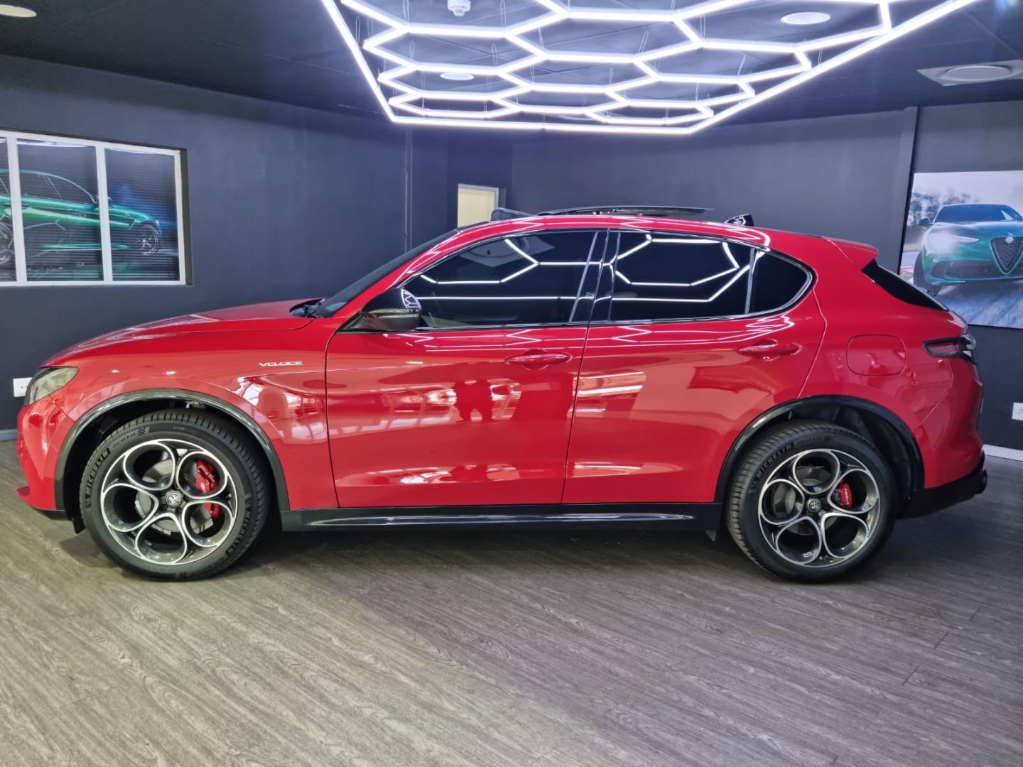 Alfa Romeo Stelvio 2.0T Veloce Q4 Arnold Chatz Cars