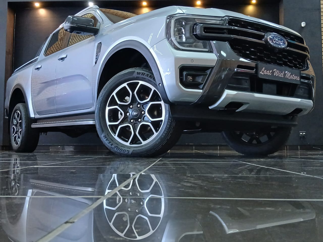 Ford Ranger 2.0 Biturbo Double Cab Wildtrak 4x4 Laat Wiel Motors