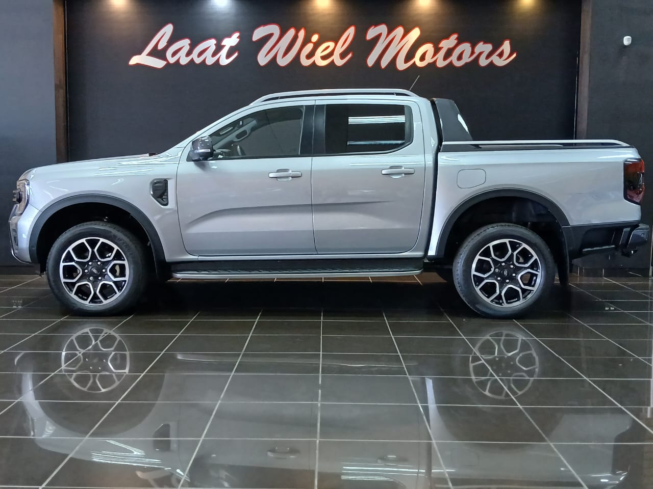 Ford Ranger 2.0 Biturbo Double Cab Wildtrak 4x4 Laat Wiel Motors