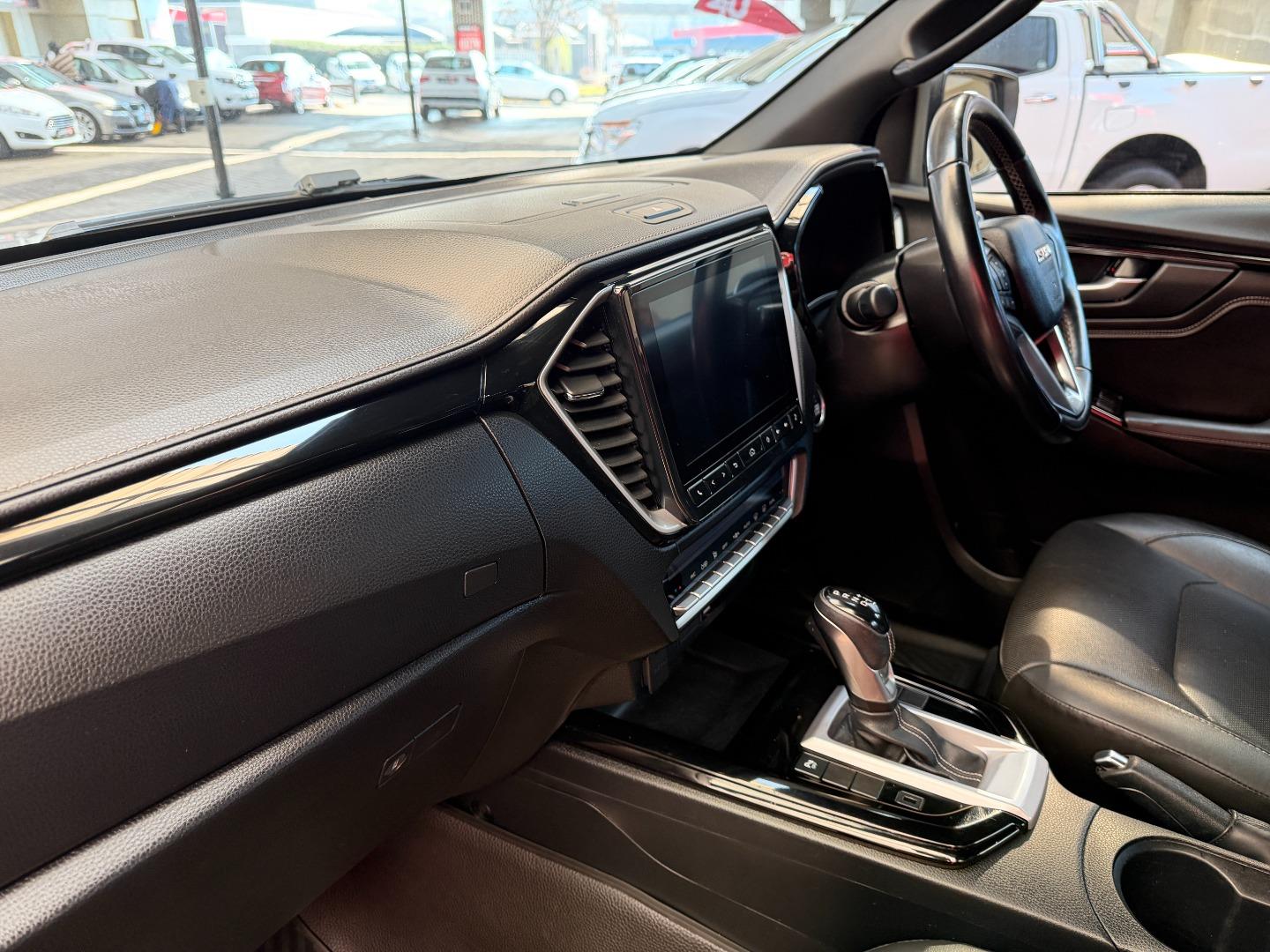 Isuzu D-Max 3.0TD Double Cab V-Cross Cars 4 U