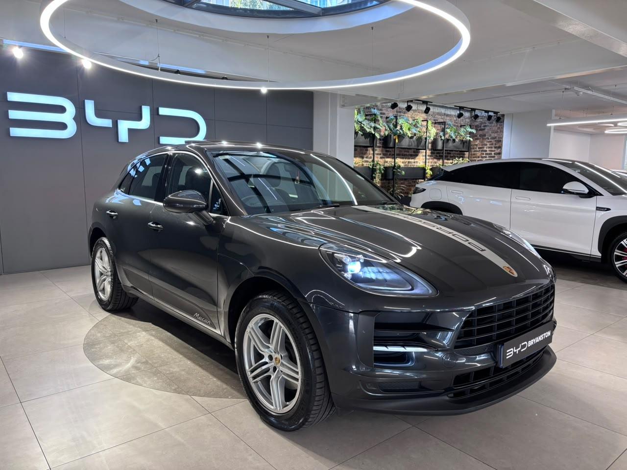 2021 Porsche Macan Macan