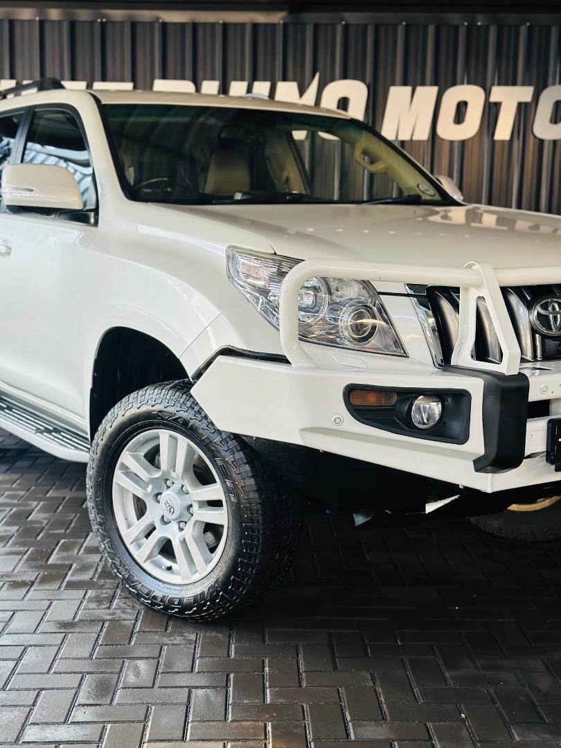 Toyota Land Cruiser Prado 4.0 VX White Rhino Motors