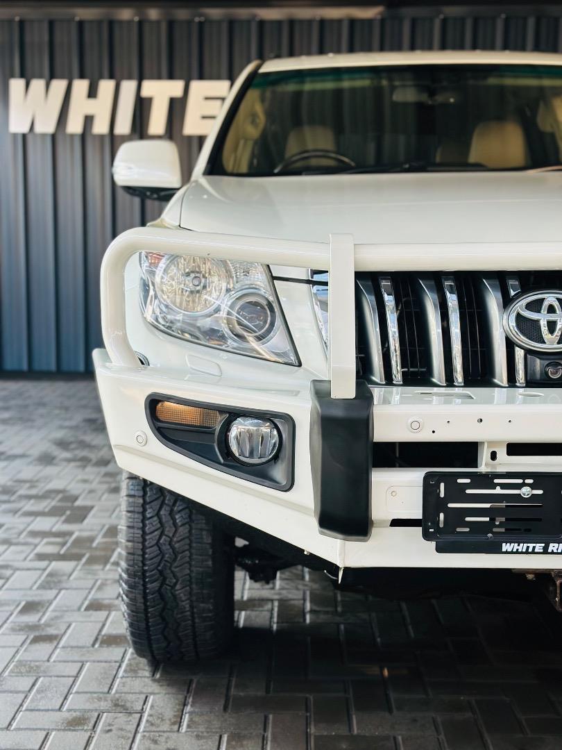 Toyota Land Cruiser Prado 4.0 VX White Rhino Motors