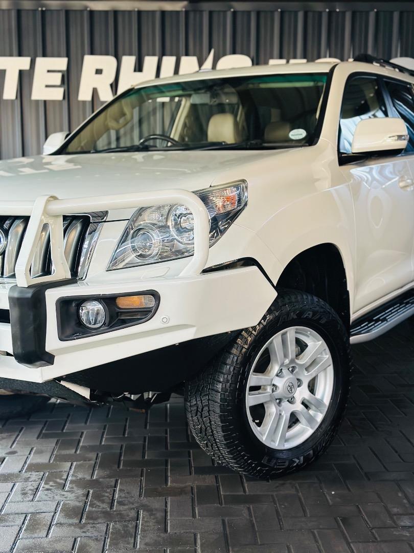 Toyota Land Cruiser Prado 4.0 VX White Rhino Motors