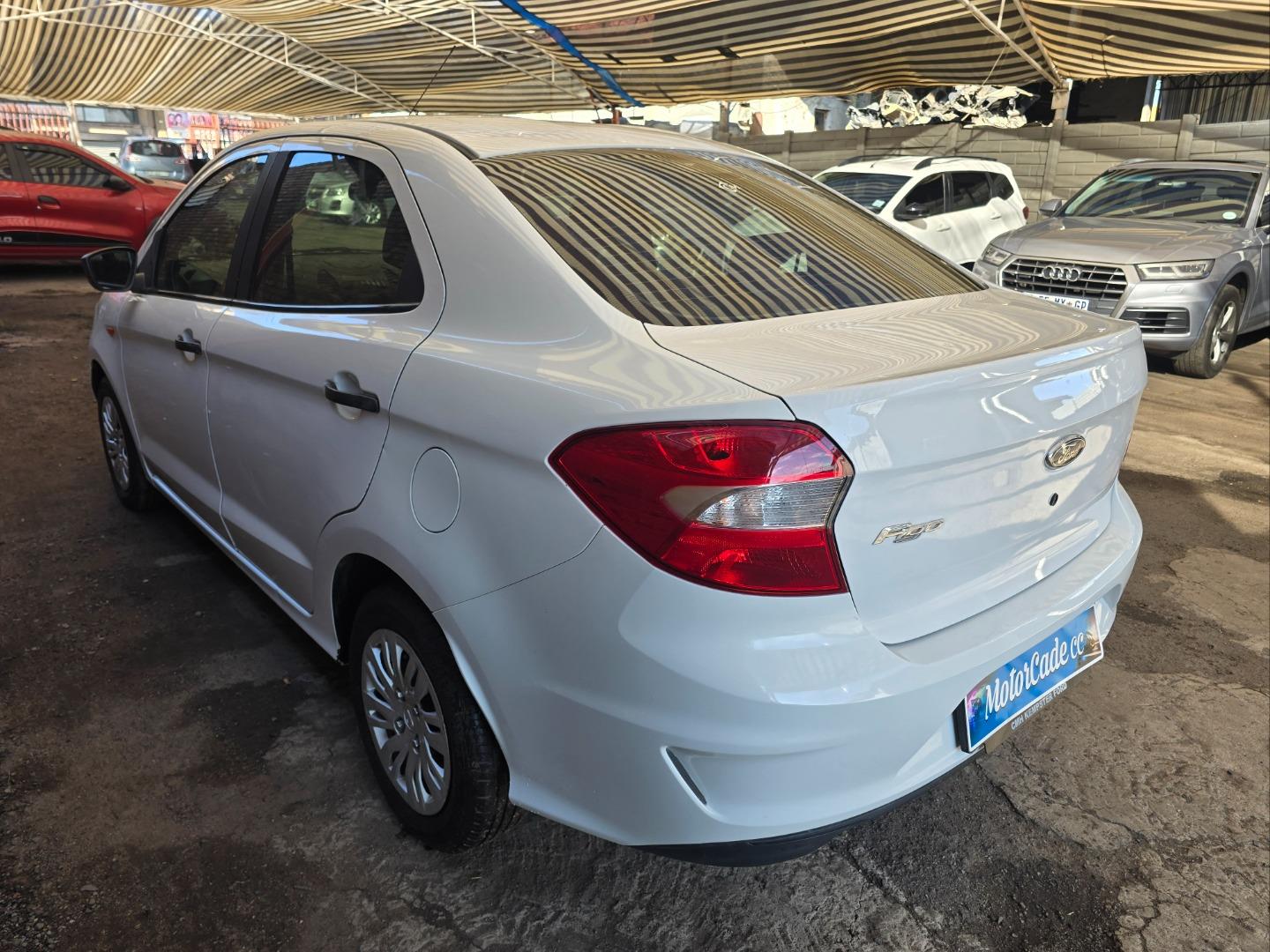 Ford Figo Sedan 1.5 Ambiente Motorcade CC