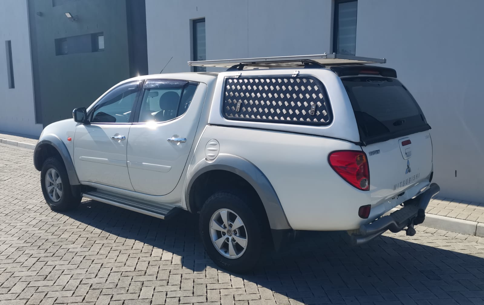 Mitsubishi Triton 3.2DI-D 4x4 Double Cab Auto Urban Auto