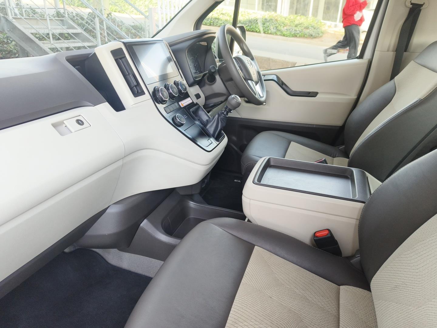 Toyota Quantum 2.8 LWB Bus 11-Seater GL CFAO Mobility Toyota Mthatha