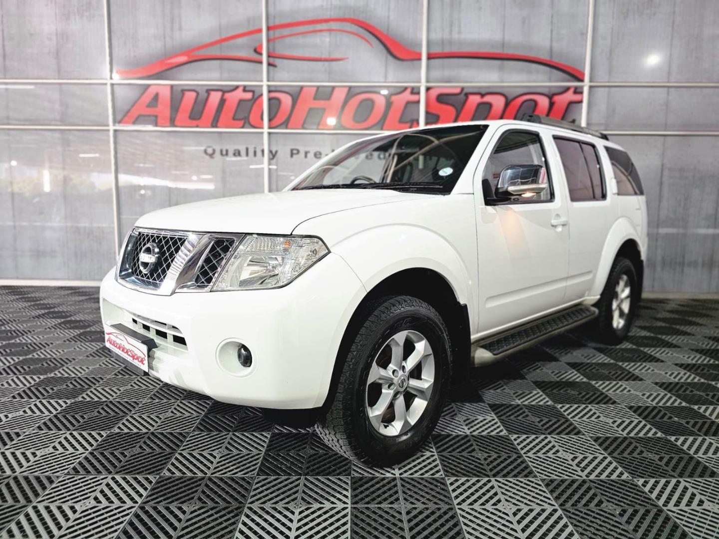 Nissan Pathfinder 2.5dCi SE Auto AutoHotSpot