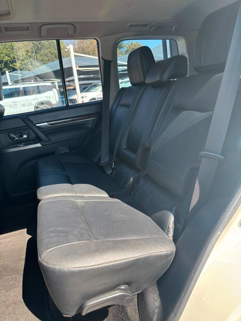 2012 Mitsubishi Pajero