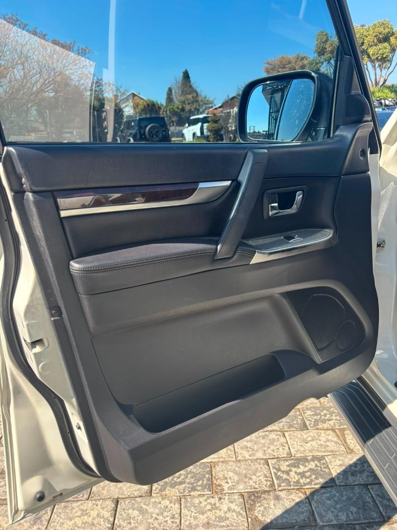 2012 Mitsubishi Pajero