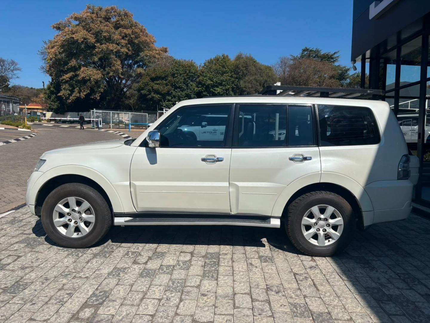 2012 Mitsubishi Pajero