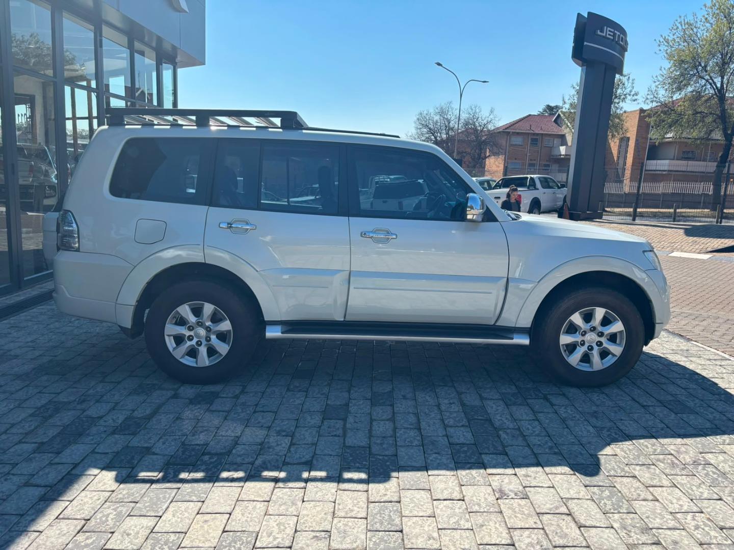 2012 Mitsubishi Pajero