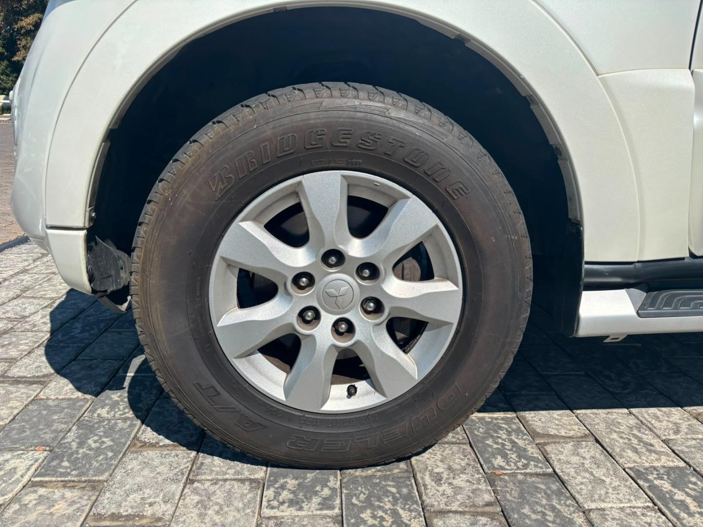 2012 Mitsubishi Pajero