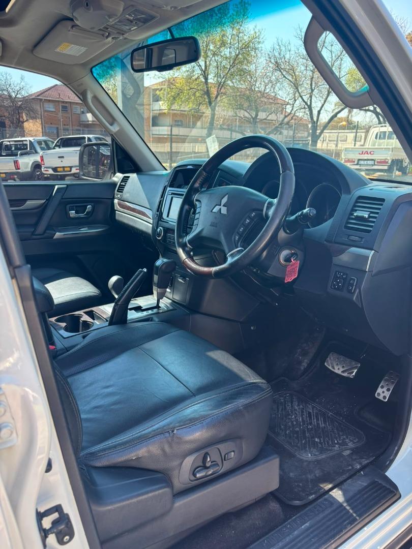 2012 Mitsubishi Pajero