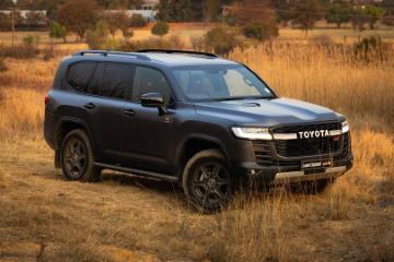 What safety features does the Toyota Land Cruiser 300 HEV have?
