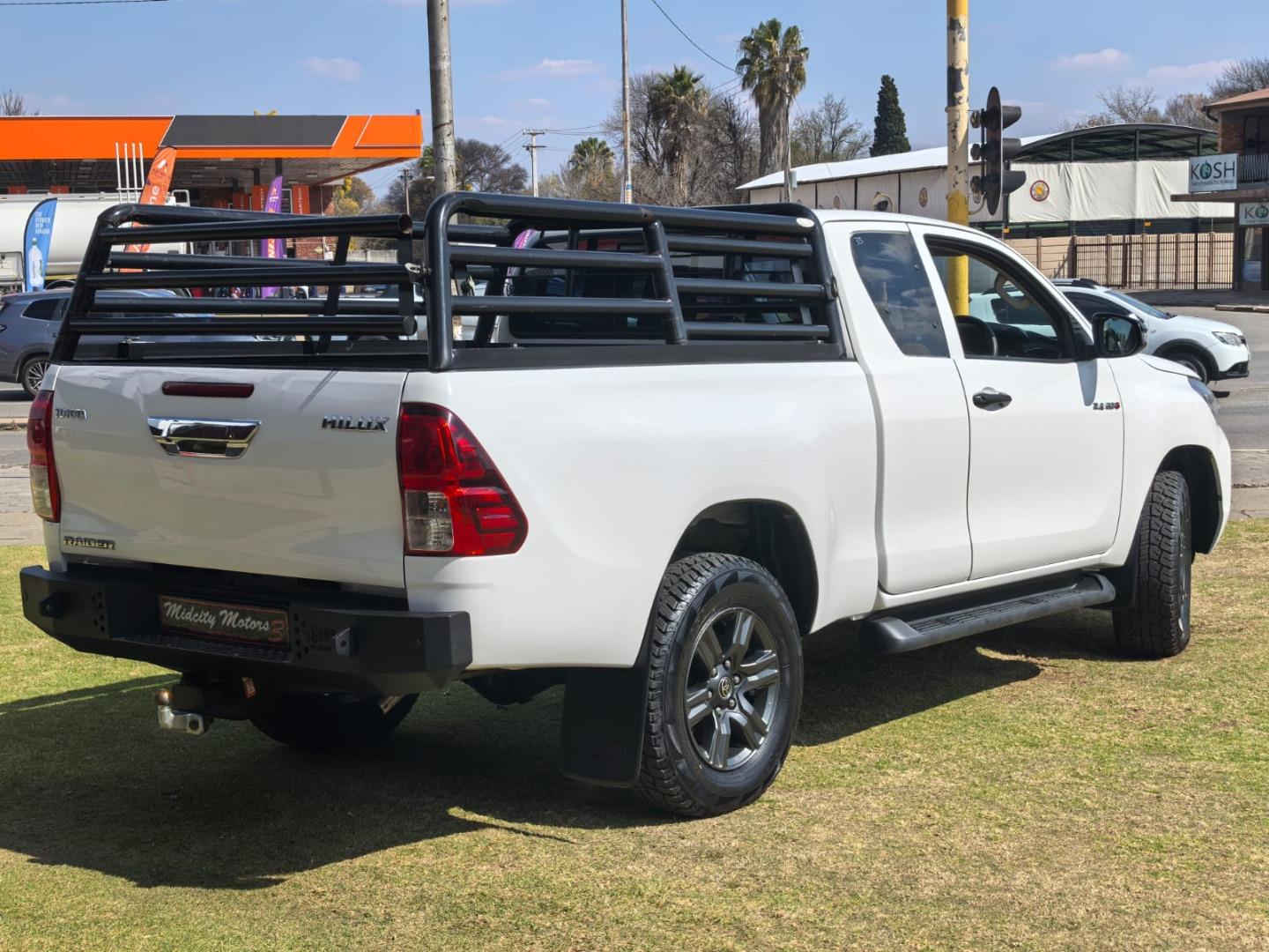 Toyota Hilux 2.4GD-6 Xtra Cab Raider Midcity Motors 3 (Pty)ltd