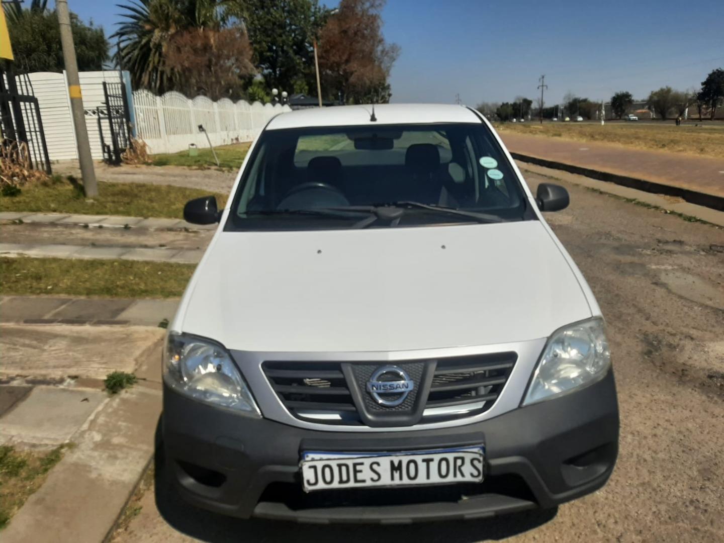 2022 Nissan NP200 1.6i (Aircon) Safety Pack