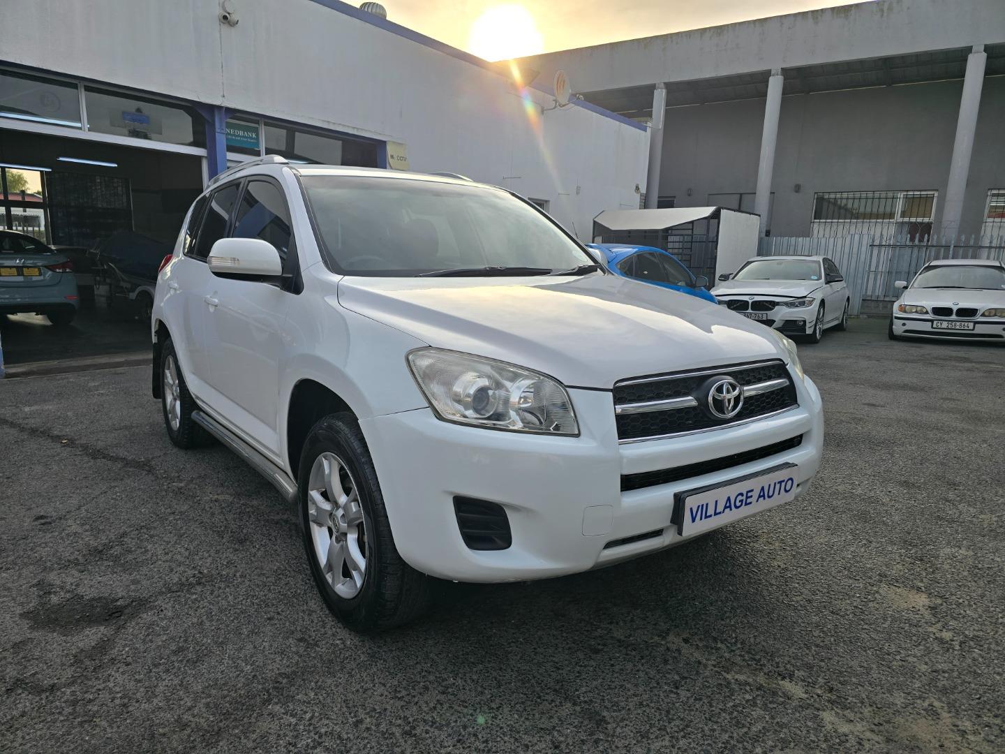 Toyota RAV4 2.0 GX Auto Village Auto
